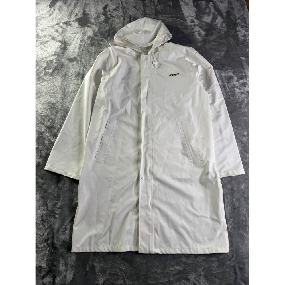Vetements WAH18 JA24 Men's Raincoat One Size White Underarm Ventilation Eyelets